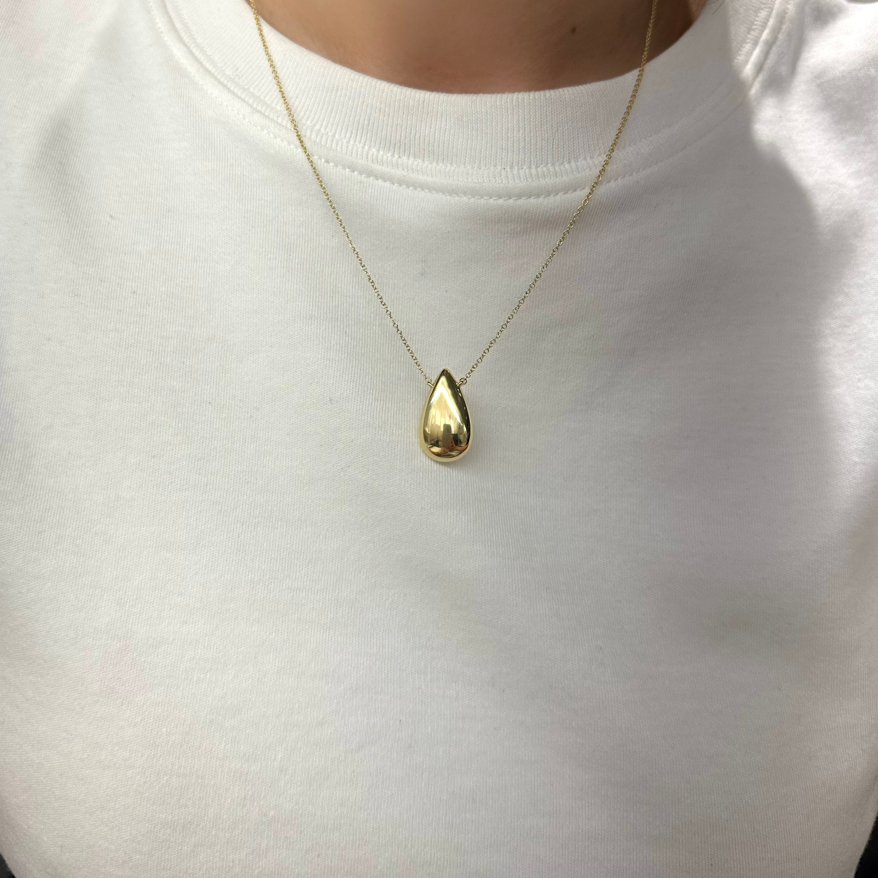 GOLD DROP PENDANT NECKLACE