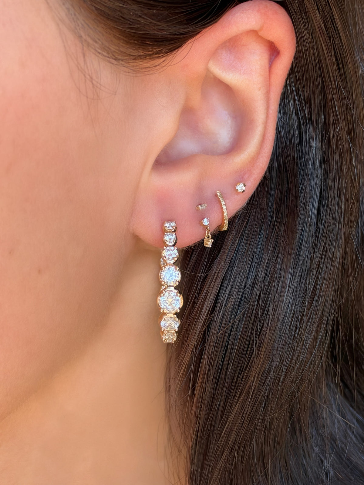 GRADUATED ROUND BRILLIANT DIAMOND HOOPS