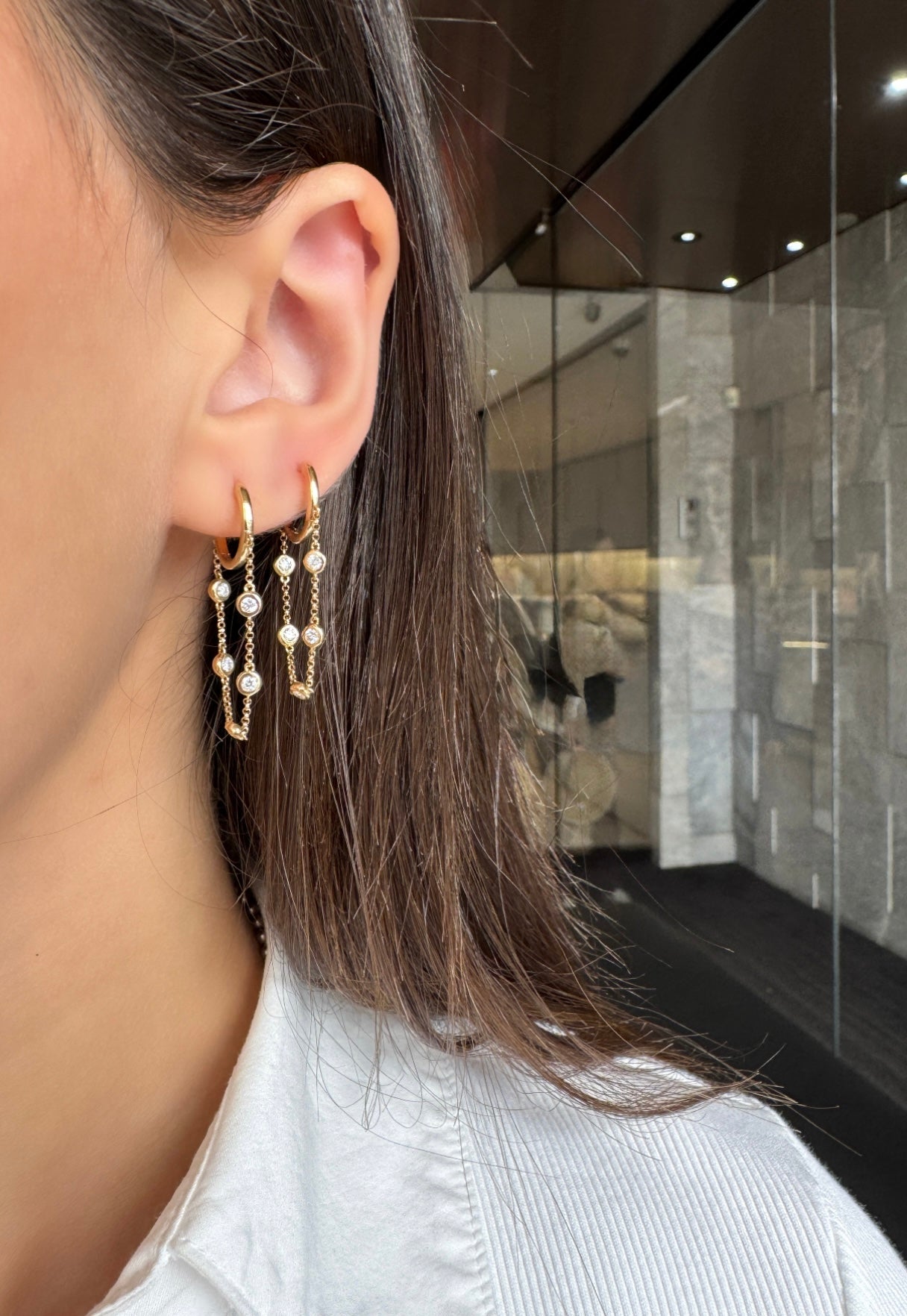 DIAMOND BEZEL CHAIN HUGGIES