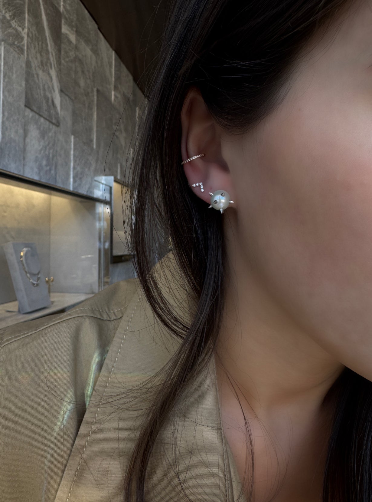 SMALL PEARL SPIKE STUDS
