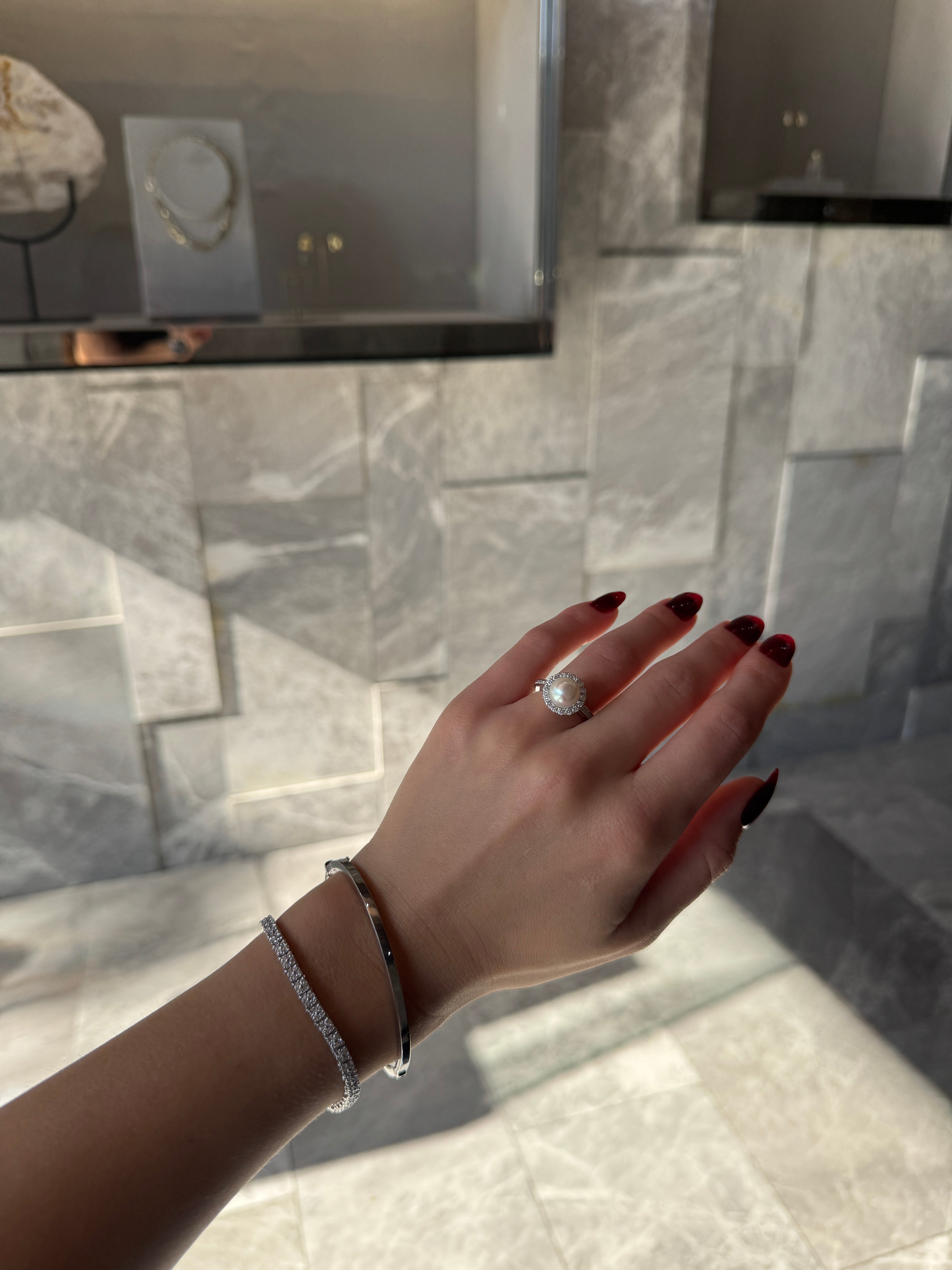 CULTURED PEARL & DIAMOND RING