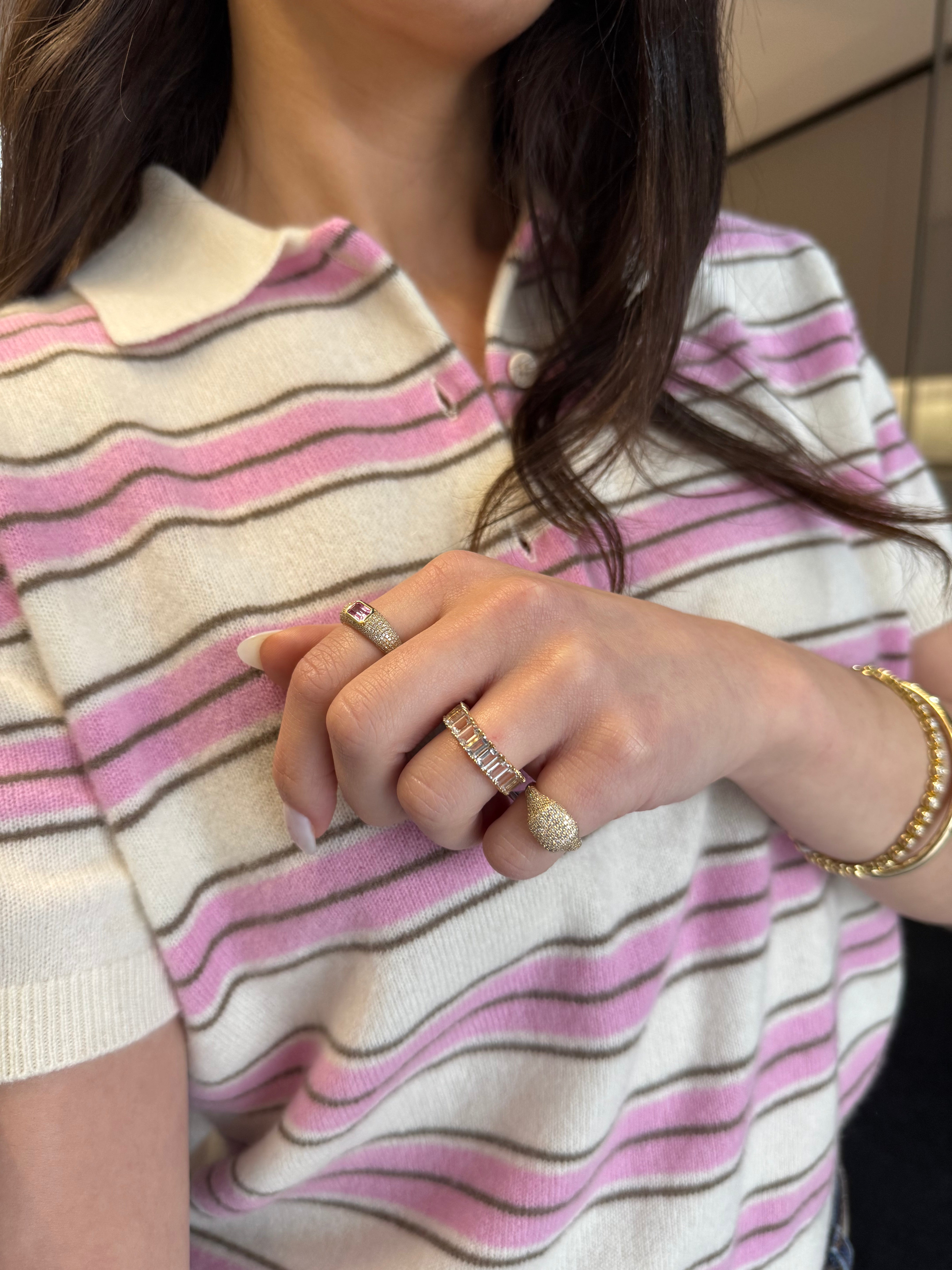 PAVÉ SIGNET PINKY RING