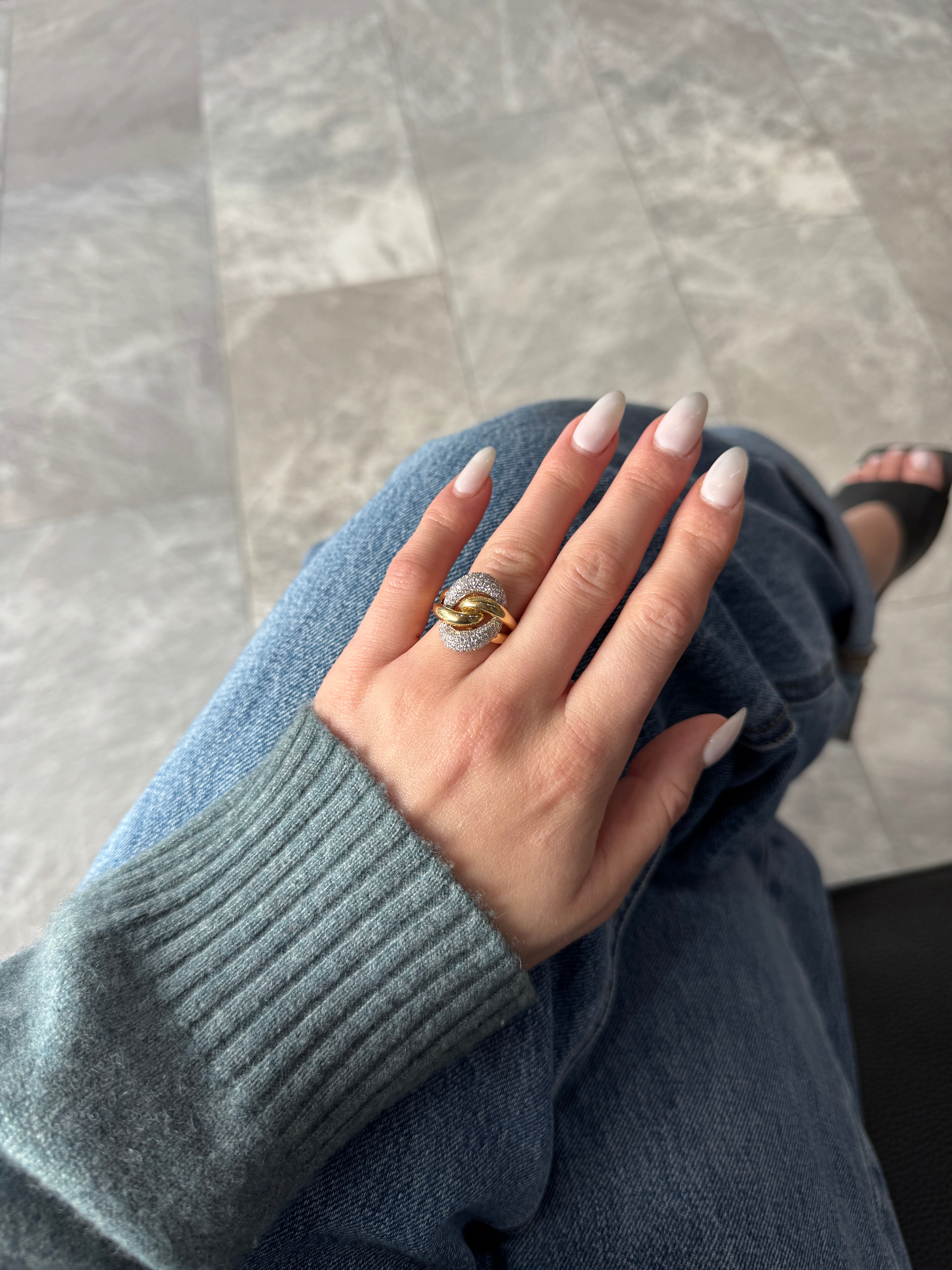 PAVÉ DAIMOND KNOT RING