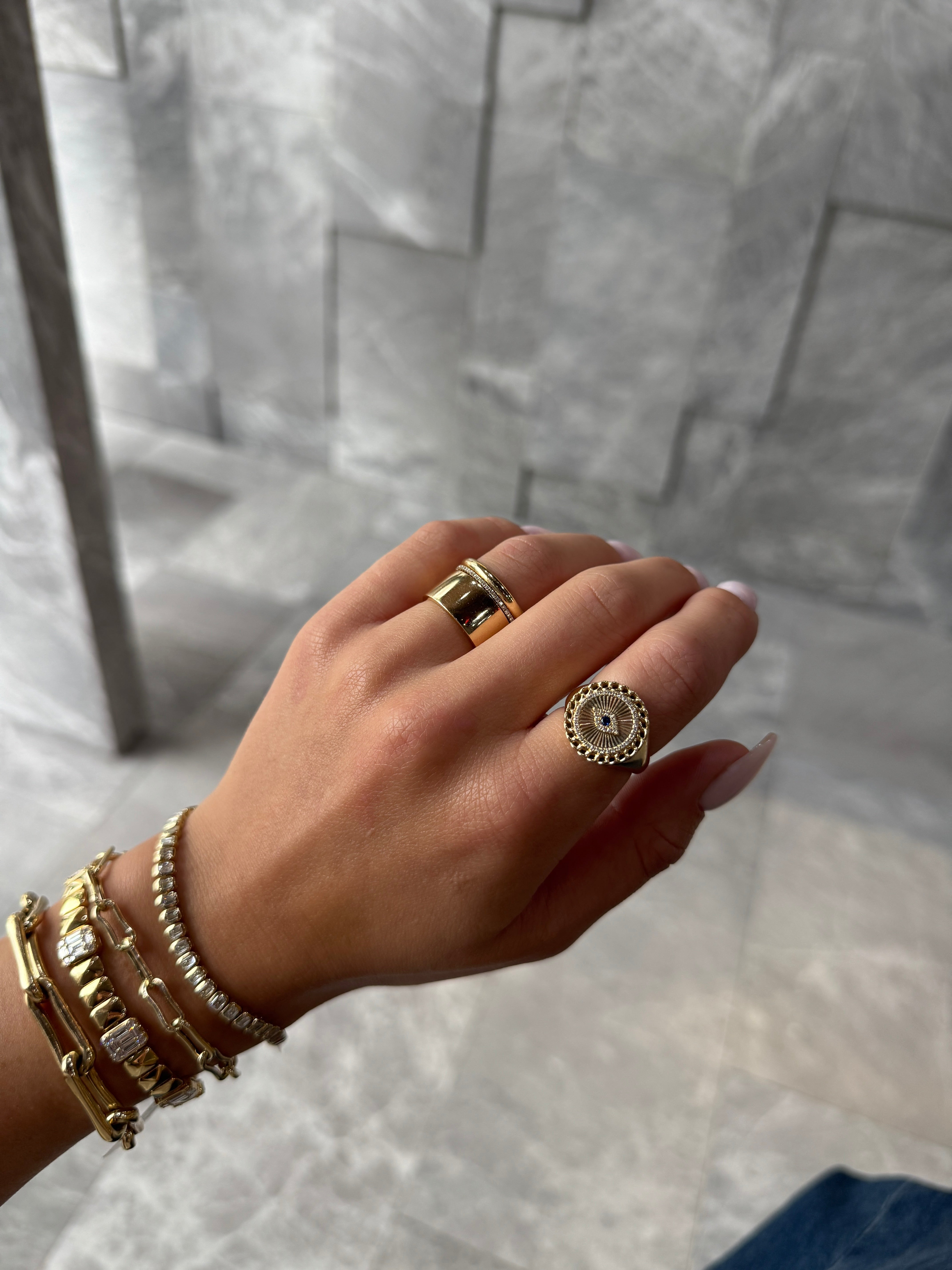 DIAMOND & BLUE SAPPHIRE EYE SIGNET RING