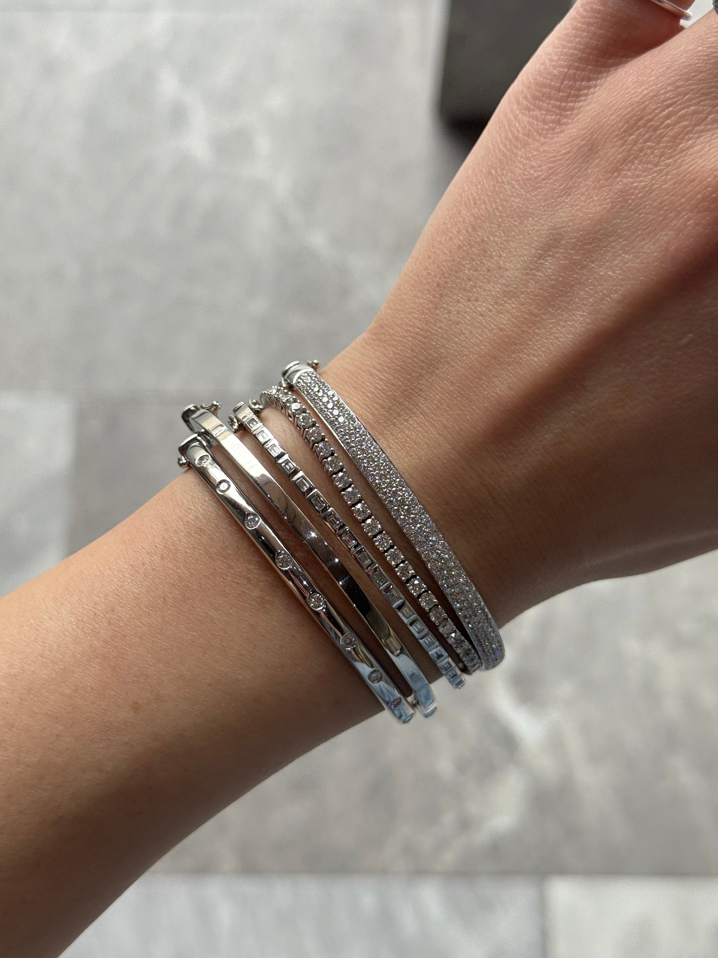 BAGUETTE DIAMOND BANGLE