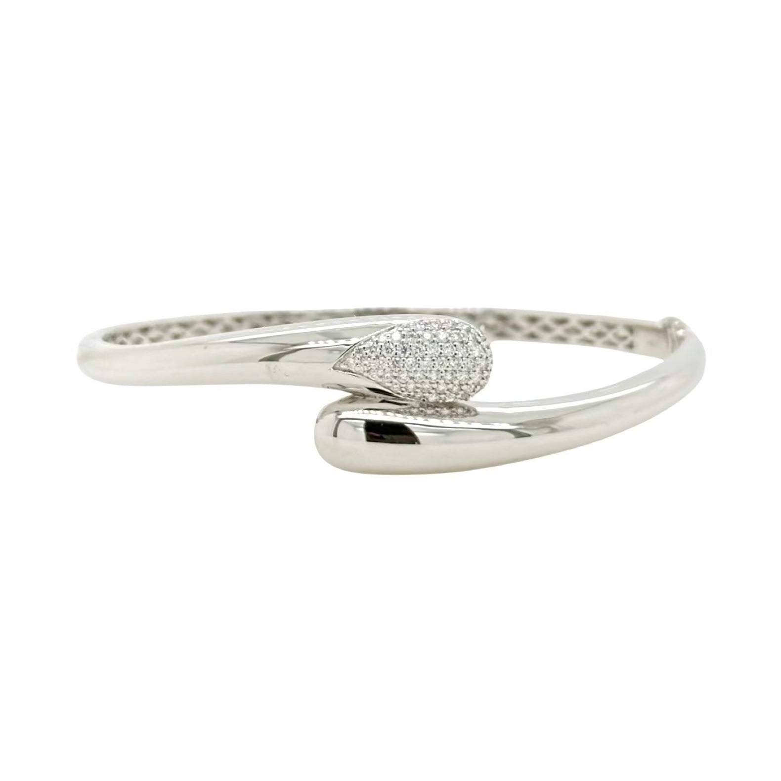 DIAMOND BUBBLE TWIST BANGLE