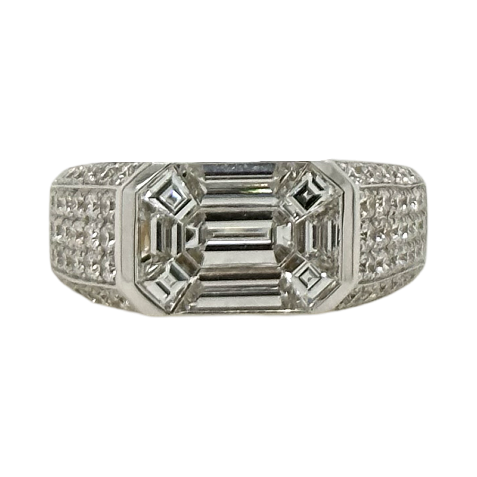 BAGUETTE & PAVÉ DIAMOND RING