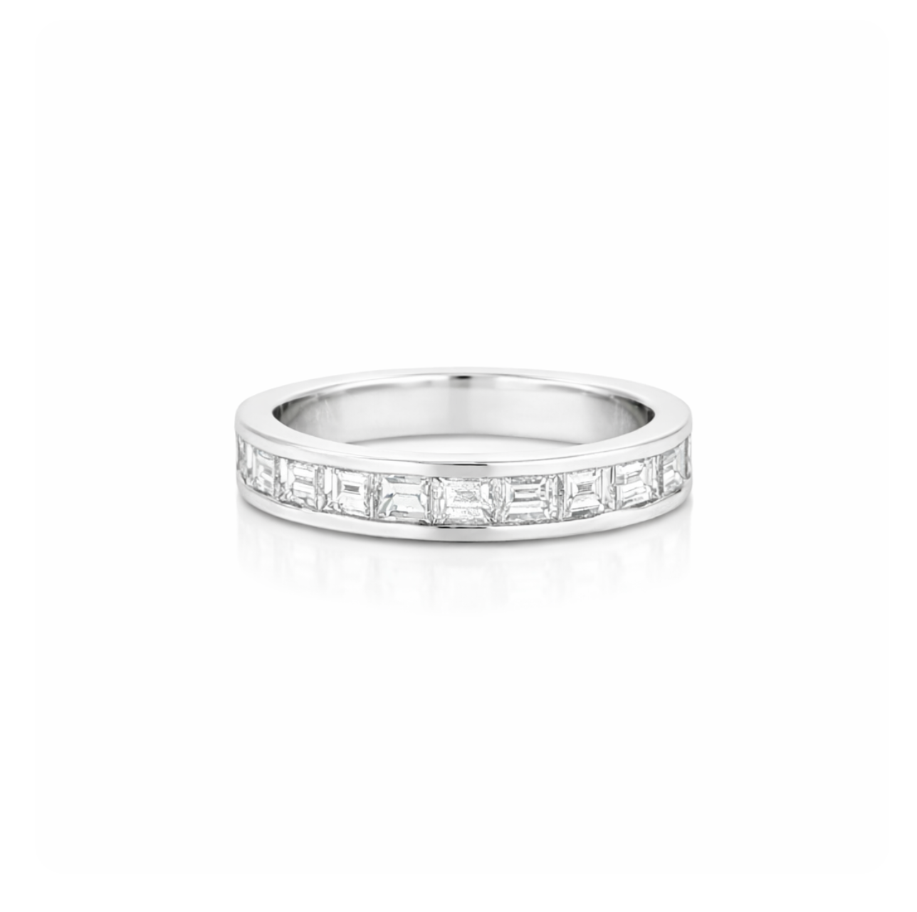 BAGUETTE DIAMOND BEZEL RING