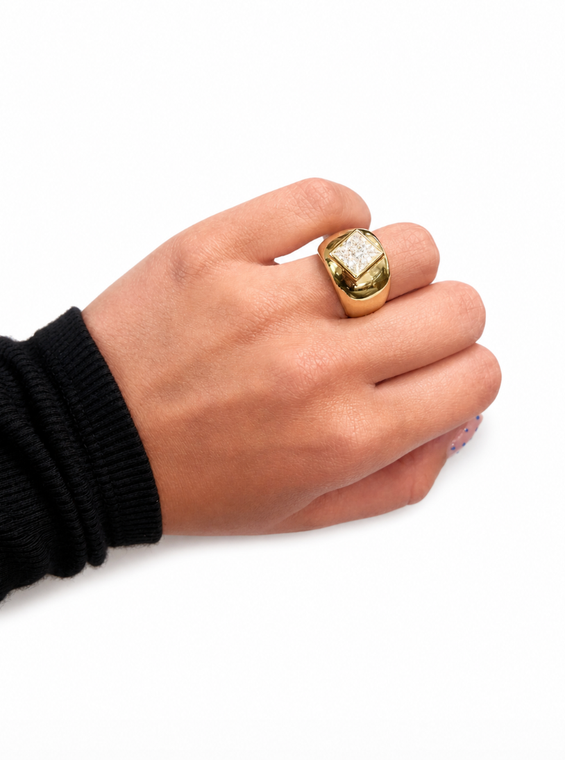 PRINCESS CUT DIAMOND SIGNET RING