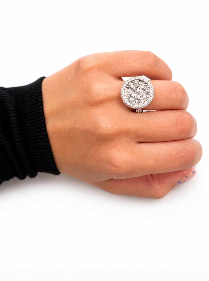 BAGUETTE CUT DIAMOND & HALO RING